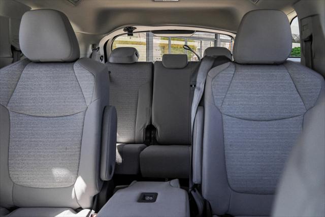 2023 Toyota Sienna LE