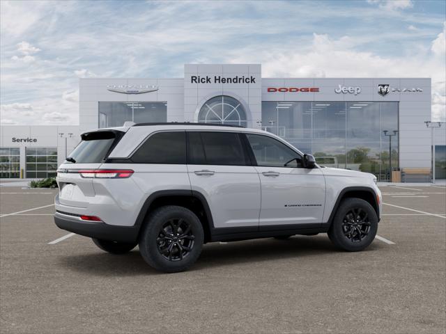 New 2026 Bright White Clear-Coat Exterior Paint Jeep Laredo Altitude image 30