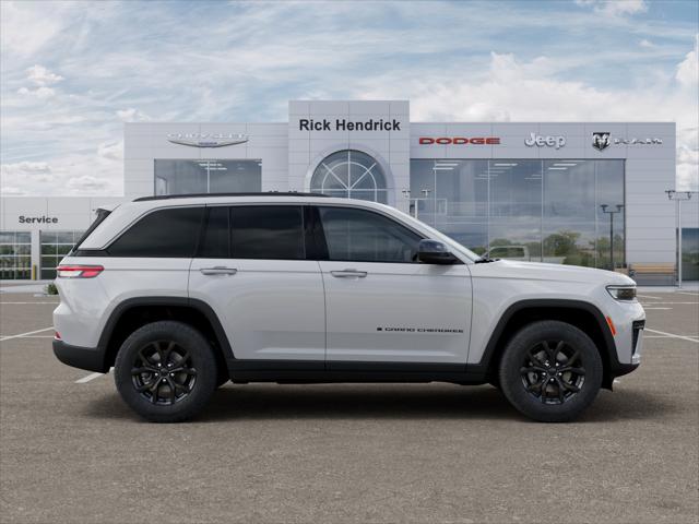 New 2026 Bright White Clear-Coat Exterior Paint Jeep Laredo Altitude image 47