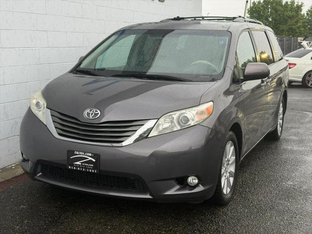 2014 Toyota Sienna XLE 7 Passenger