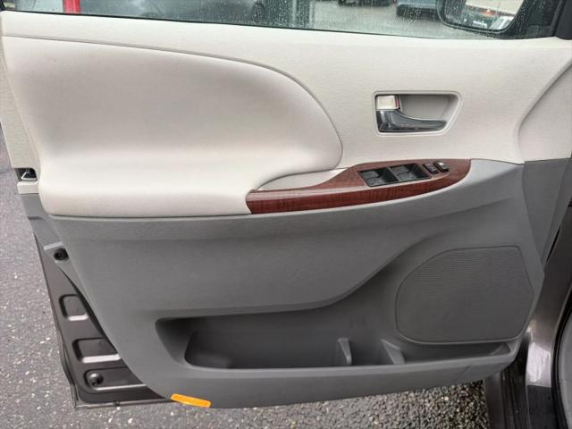 2014 Toyota Sienna XLE 7 Passenger
