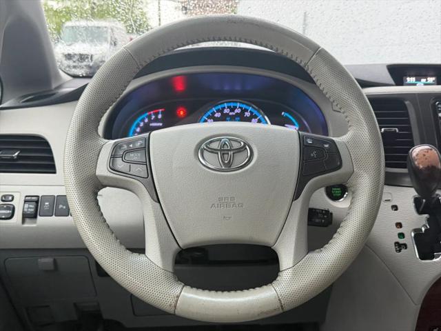 2014 Toyota Sienna XLE 7 Passenger