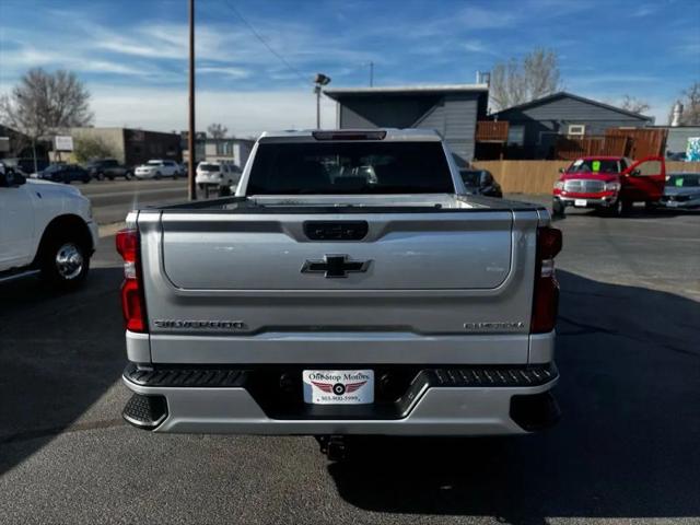 2022 Chevrolet Silverado 1500 4WD Crew Cab Short Bed Custom
