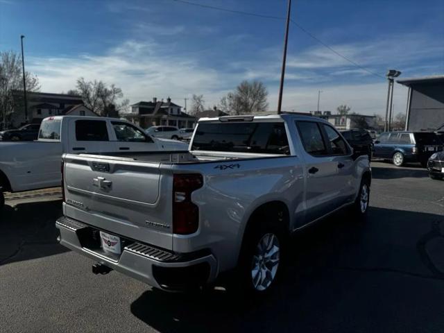 2022 Chevrolet Silverado 1500 4WD Crew Cab Short Bed Custom