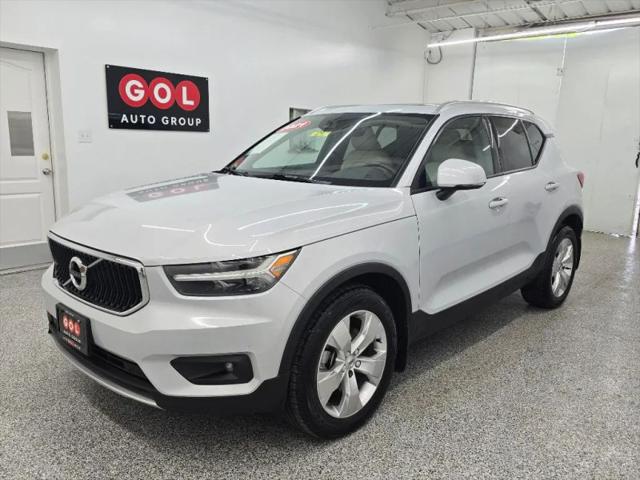 2021 Volvo XC40 T5 Momentum