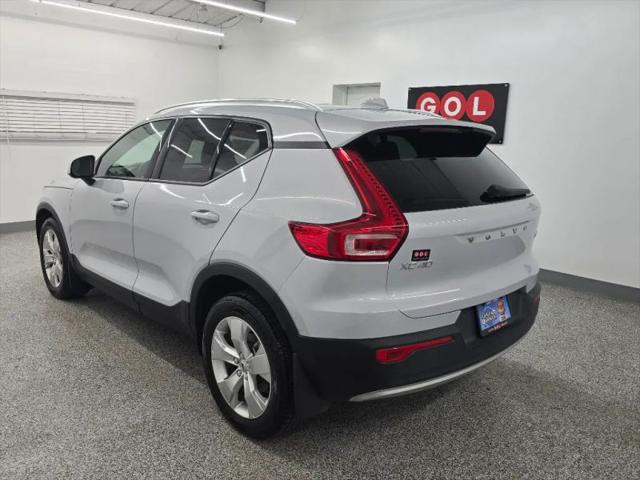 2021 Volvo XC40 T5 Momentum