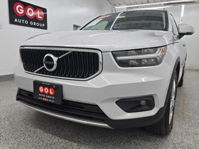 2021 Volvo XC40 T5 Momentum