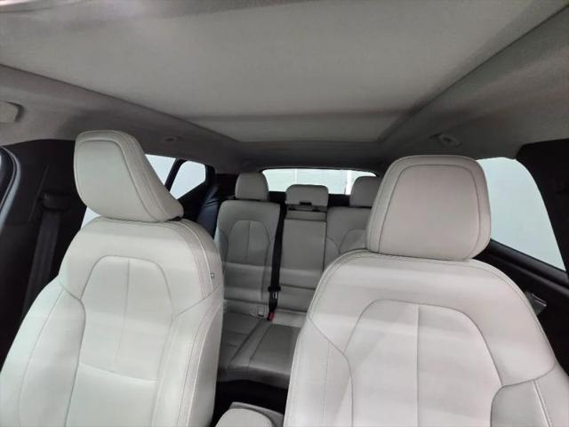 2021 Volvo XC40 T5 Momentum