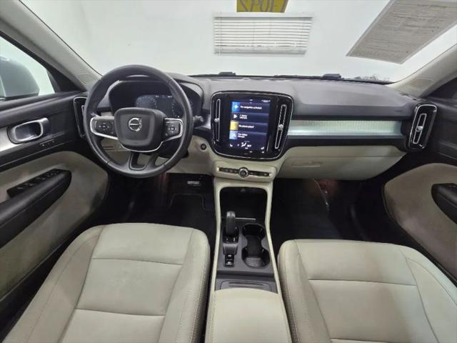 2021 Volvo XC40 T5 Momentum