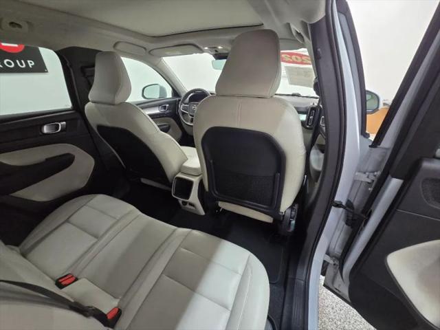 2021 Volvo XC40 T5 Momentum