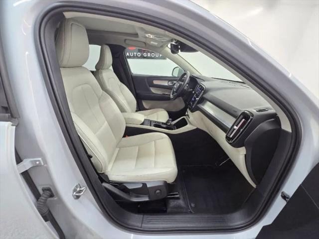 2021 Volvo XC40 T5 Momentum