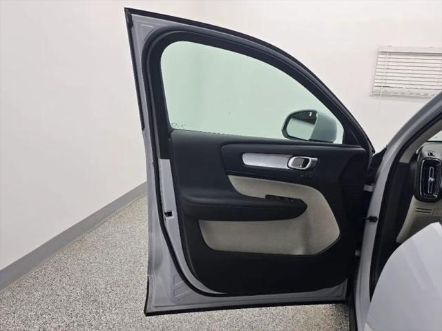 2021 Volvo XC40 T5 Momentum