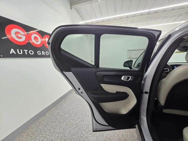 2021 Volvo XC40 T5 Momentum