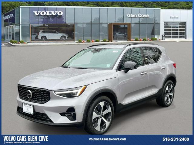 2026 Volvo XC40 Plus, B5 AWD Gas (mild hybrid), Dark