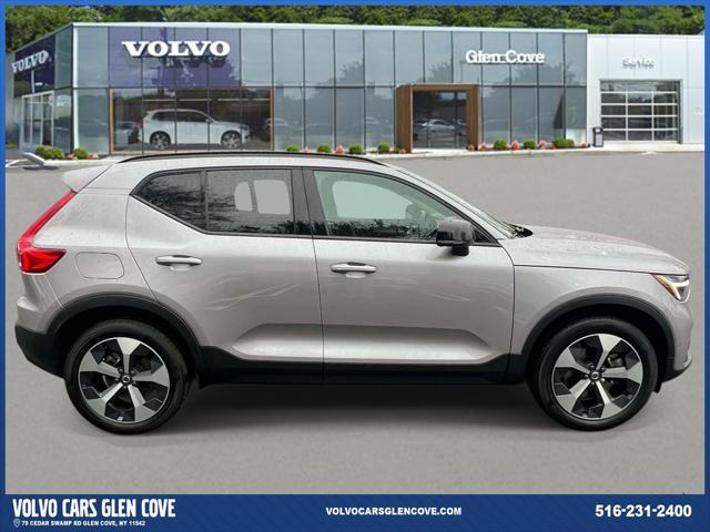 2026 Volvo XC40 Plus, B5 AWD Gas (mild hybrid), Dark