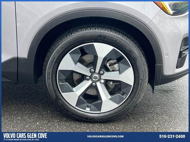 2026 Volvo XC40 Plus, B5 AWD Gas (mild hybrid), Dark
