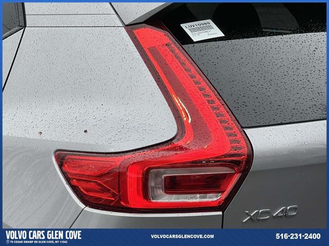 2026 Volvo XC40 Plus, B5 AWD Gas (mild hybrid), Dark