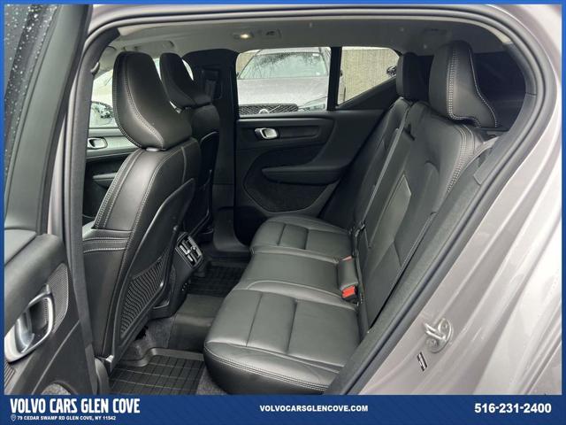 2026 Volvo XC40 Plus, B5 AWD Gas (mild hybrid), Dark