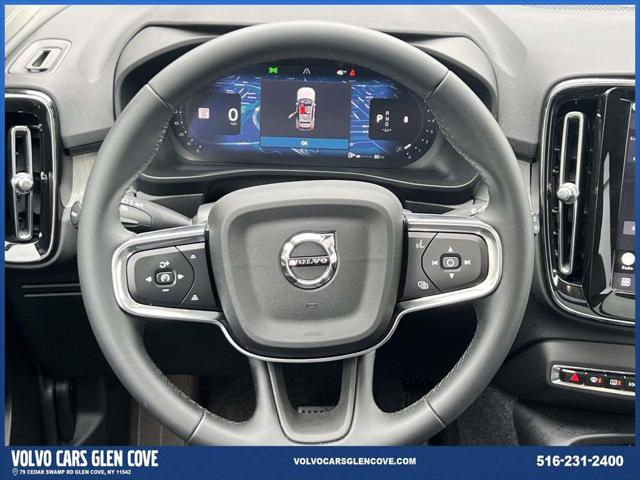 2026 Volvo XC40 Plus, B5 AWD Gas (mild hybrid), Dark