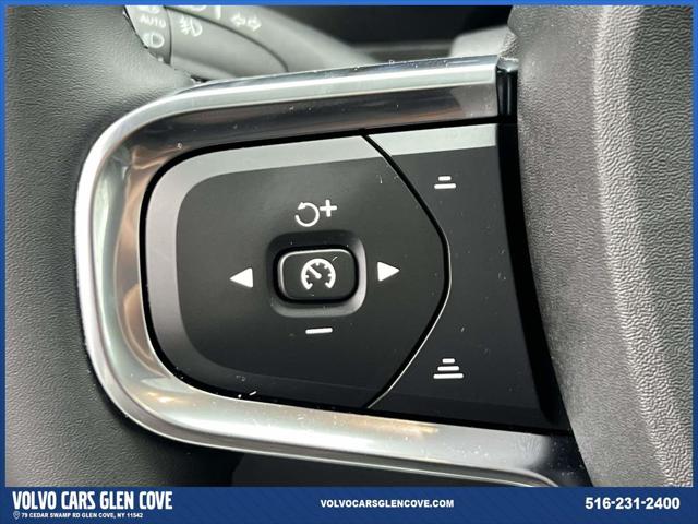 2026 Volvo XC40 Plus, B5 AWD Gas (mild hybrid), Dark