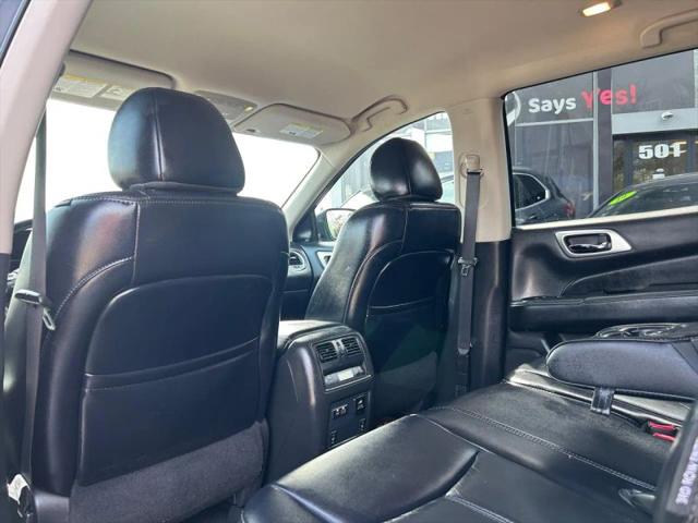 2019 Nissan Pathfinder SL