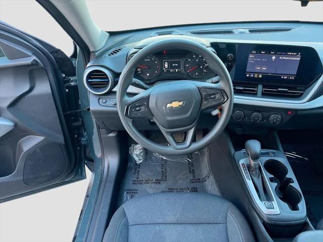 2025 Chevrolet Trax FWD LS