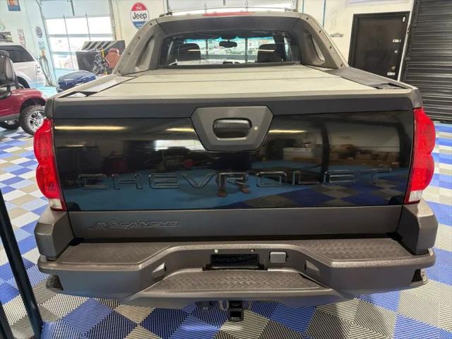 2003 Chevrolet Avalanche Base