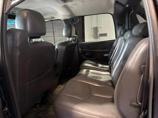 2003 Chevrolet Avalanche Base