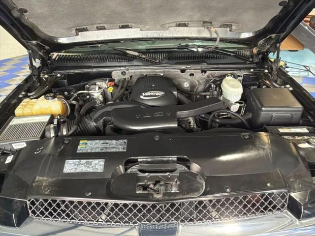 2003 Chevrolet Avalanche Base