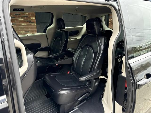 2022 Chrysler Pacifica Touring L