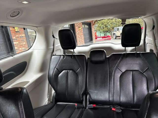 2022 Chrysler Pacifica Touring L