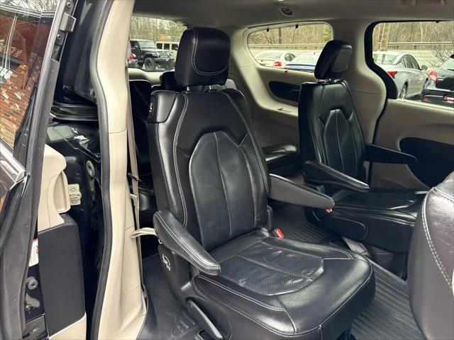 2022 Chrysler Pacifica Touring L