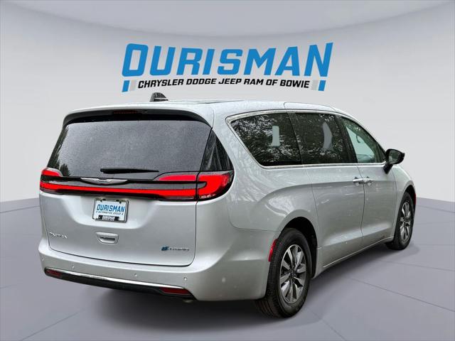 2024 Chrysler Pacifica Hybrid Select