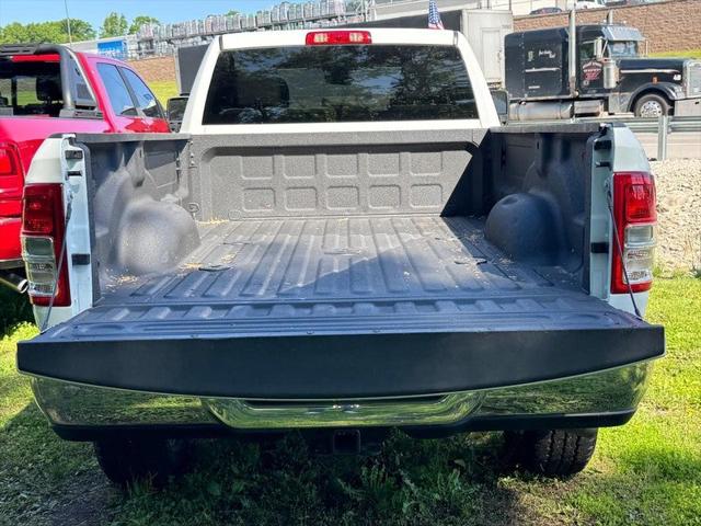 2024 Ram 3500 Big Horn Crew Cab 4x4 8' Box