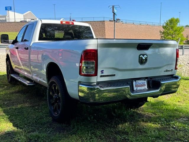 2024 Ram 3500 Big Horn Crew Cab 4x4 8' Box