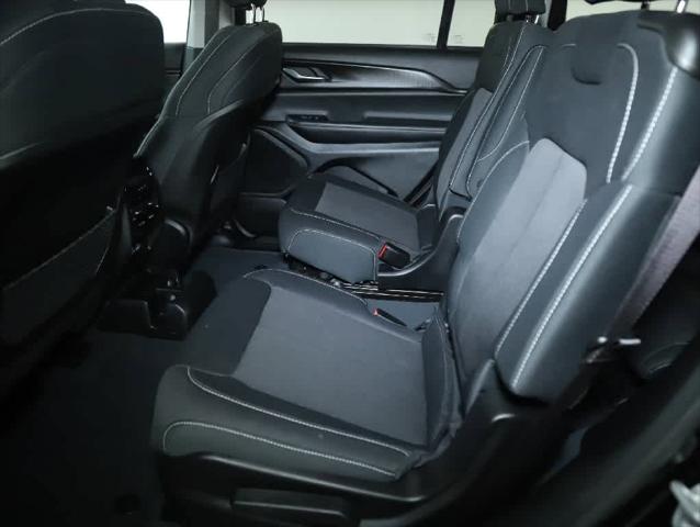 2023 Jeep Grand Cherokee L Laredo 4x4