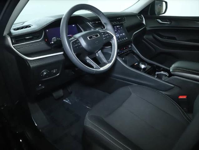 2023 Jeep Grand Cherokee L Laredo 4x4