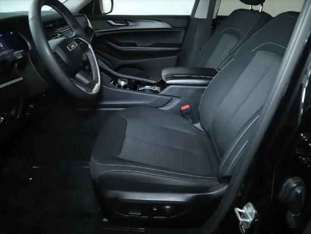 2023 Jeep Grand Cherokee L Laredo 4x4