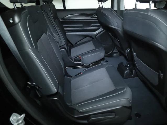2023 Jeep Grand Cherokee L Laredo 4x4
