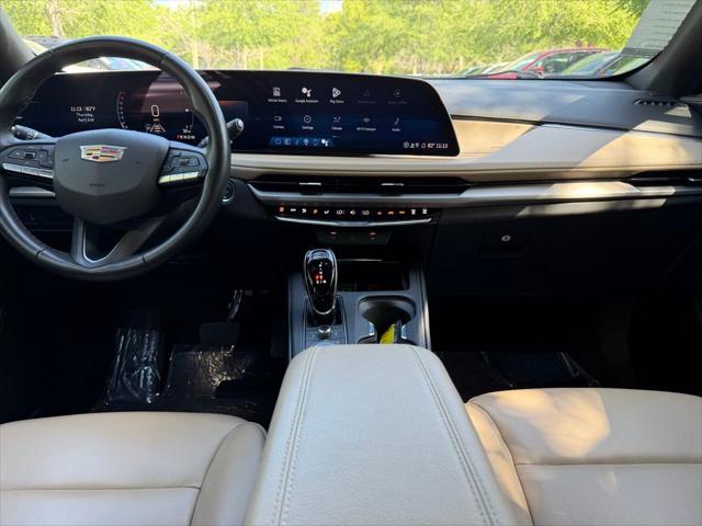 2025 Cadillac XT4 FWD Premium Luxury