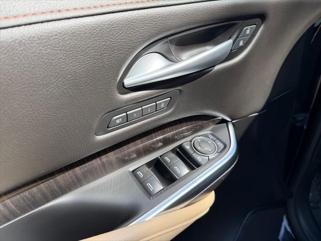 2025 Cadillac XT4 FWD Premium Luxury