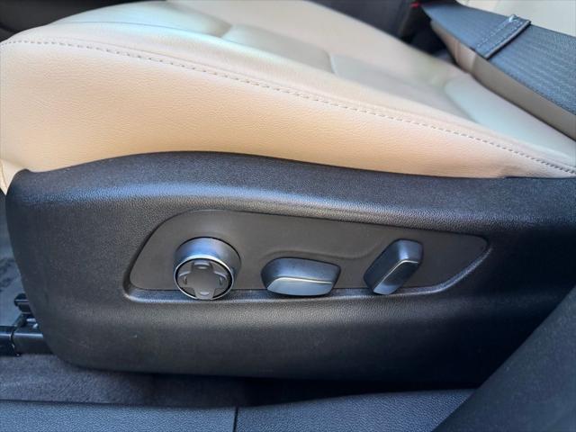 2025 Cadillac XT4 FWD Premium Luxury