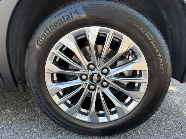 2025 Cadillac XT4 FWD Premium Luxury