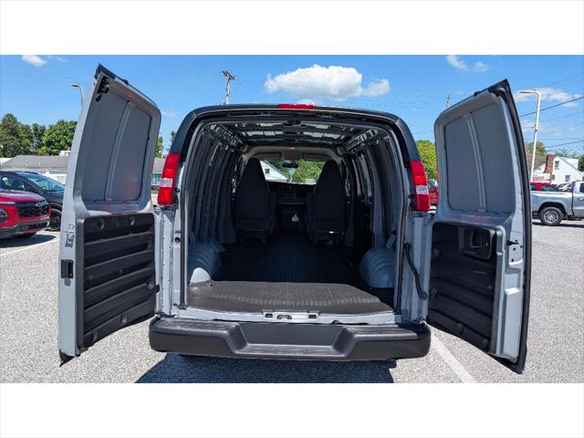 2026 Chevrolet Express Cargo Van 2500 Regular Wheelbase, WT, RWD
