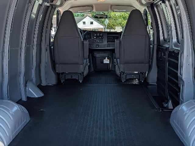 2026 Chevrolet Express Cargo Van 2500 Regular Wheelbase, WT, RWD