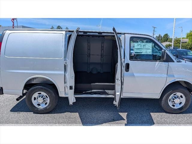 2026 Chevrolet Express Cargo Van 2500 Regular Wheelbase, WT, RWD