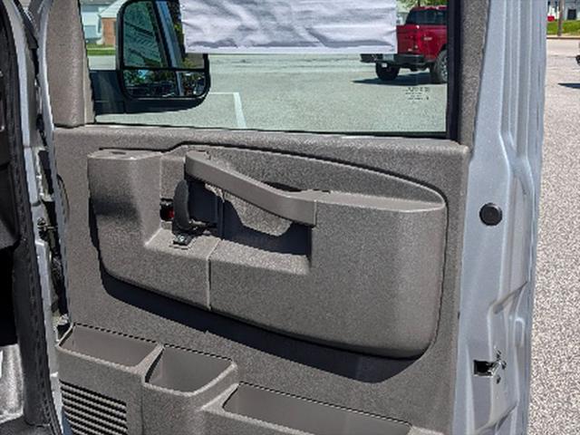 2026 Chevrolet Express Cargo Van 2500 Regular Wheelbase, WT, RWD