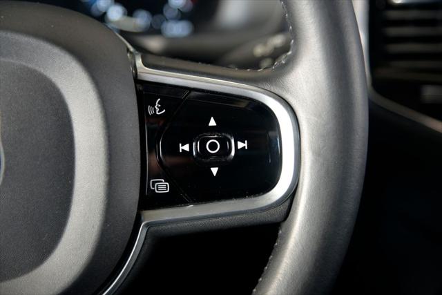 2017 Volvo XC90 T6 Momentum