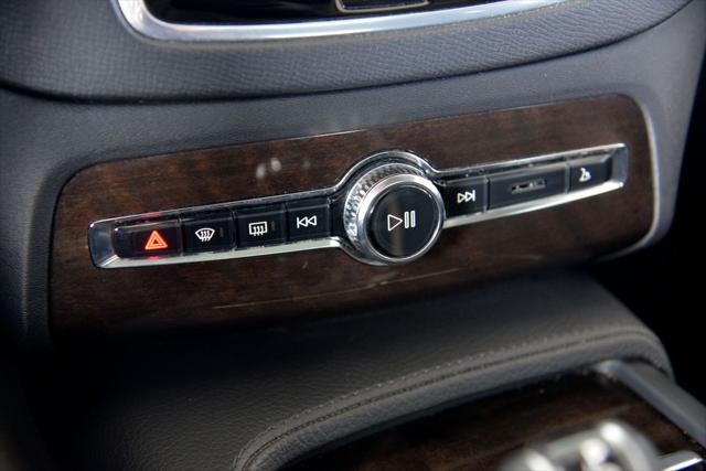 2017 Volvo XC90 T6 Momentum