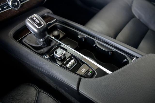 2017 Volvo XC90 T6 Momentum